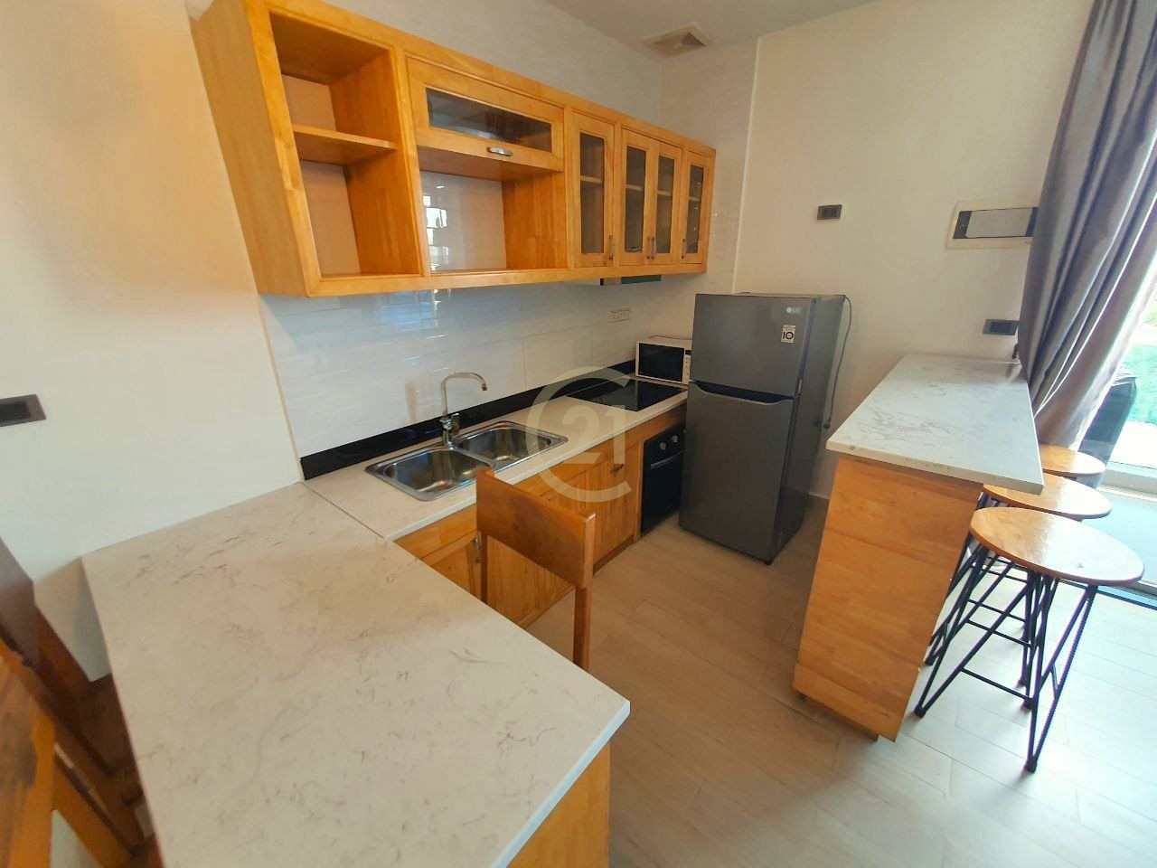 WESTERN THREE BEDROOM FOR RENT