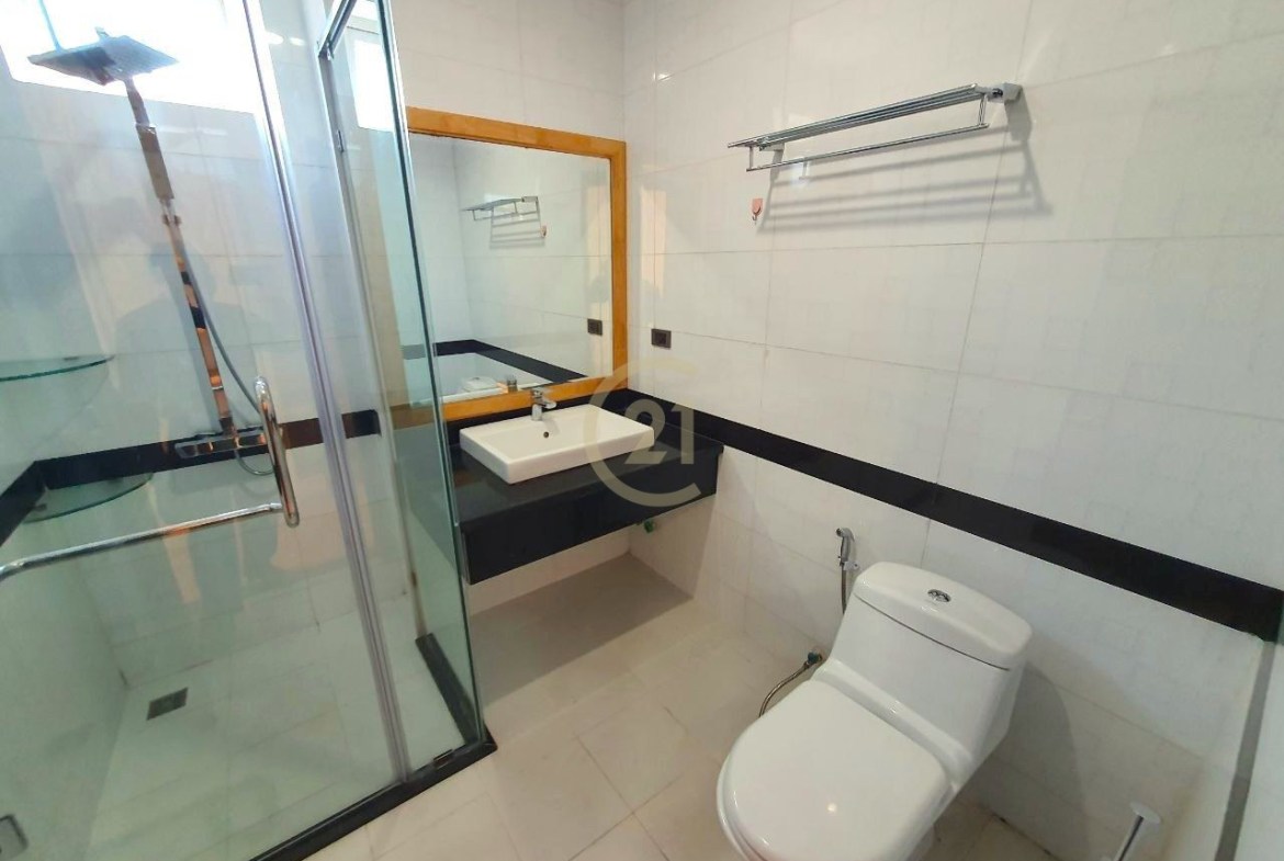 WESTERN THREE BEDROOM FOR RENT