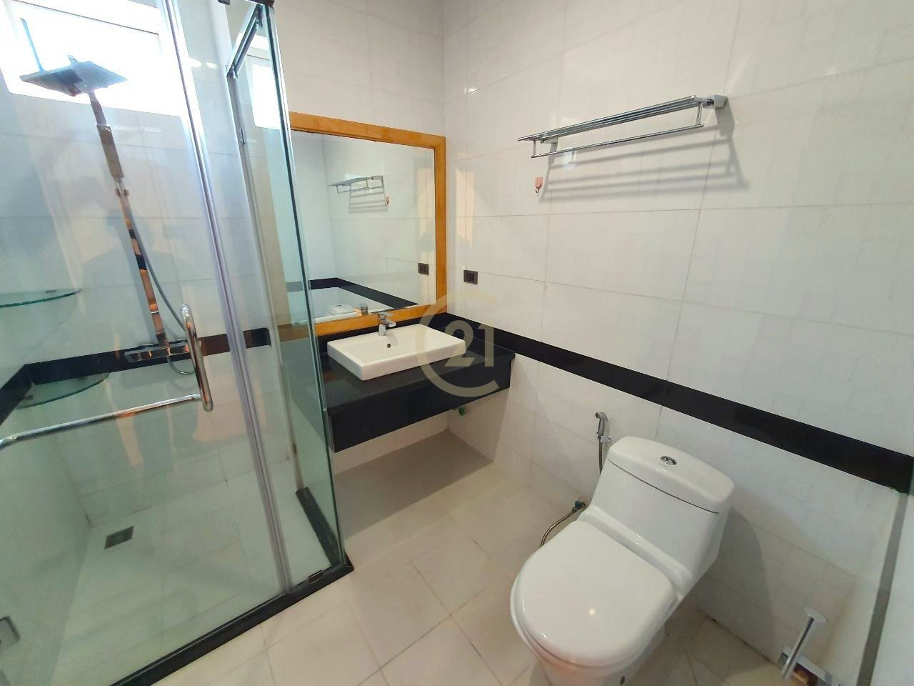 WESTERN THREE BEDROOM FOR RENT