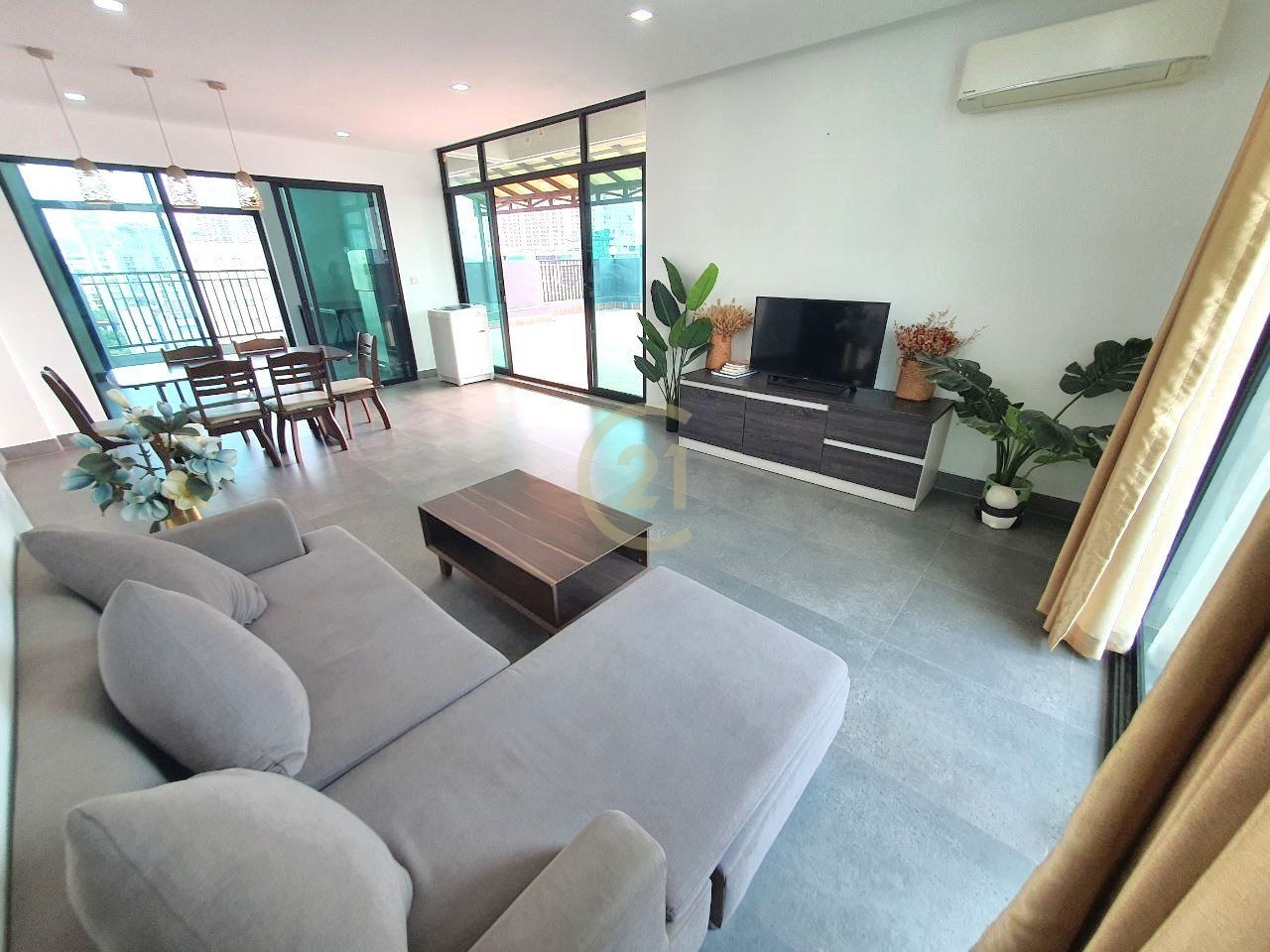 SPECIOUS THREE BEDROOM FOR RENT
