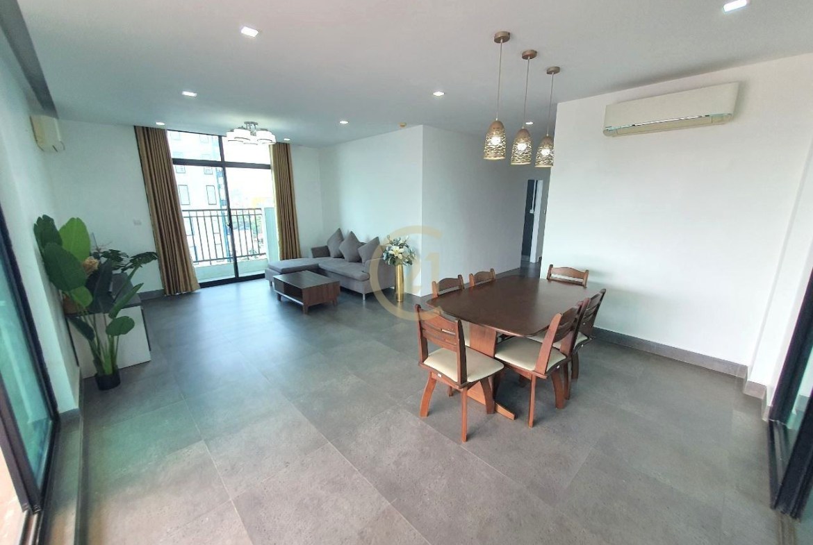 SPECIOUS THREE BEDROOM FOR RENT
