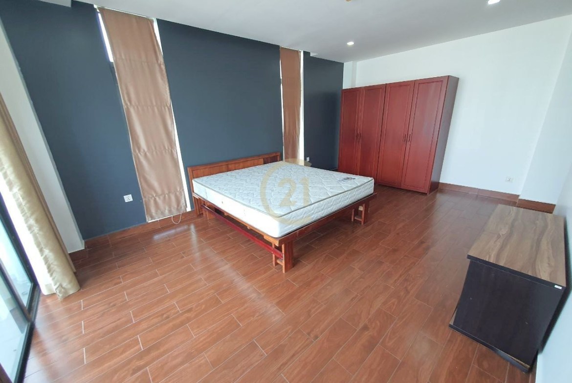 SPECIOUS THREE BEDROOM FOR RENT