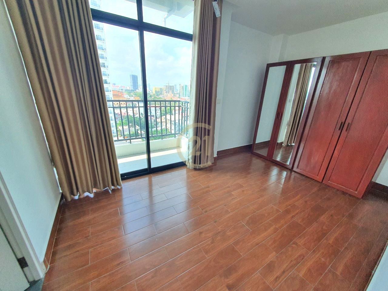 SPECIOUS THREE BEDROOM FOR RENT