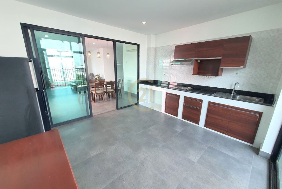 SPECIOUS THREE BEDROOM FOR RENT