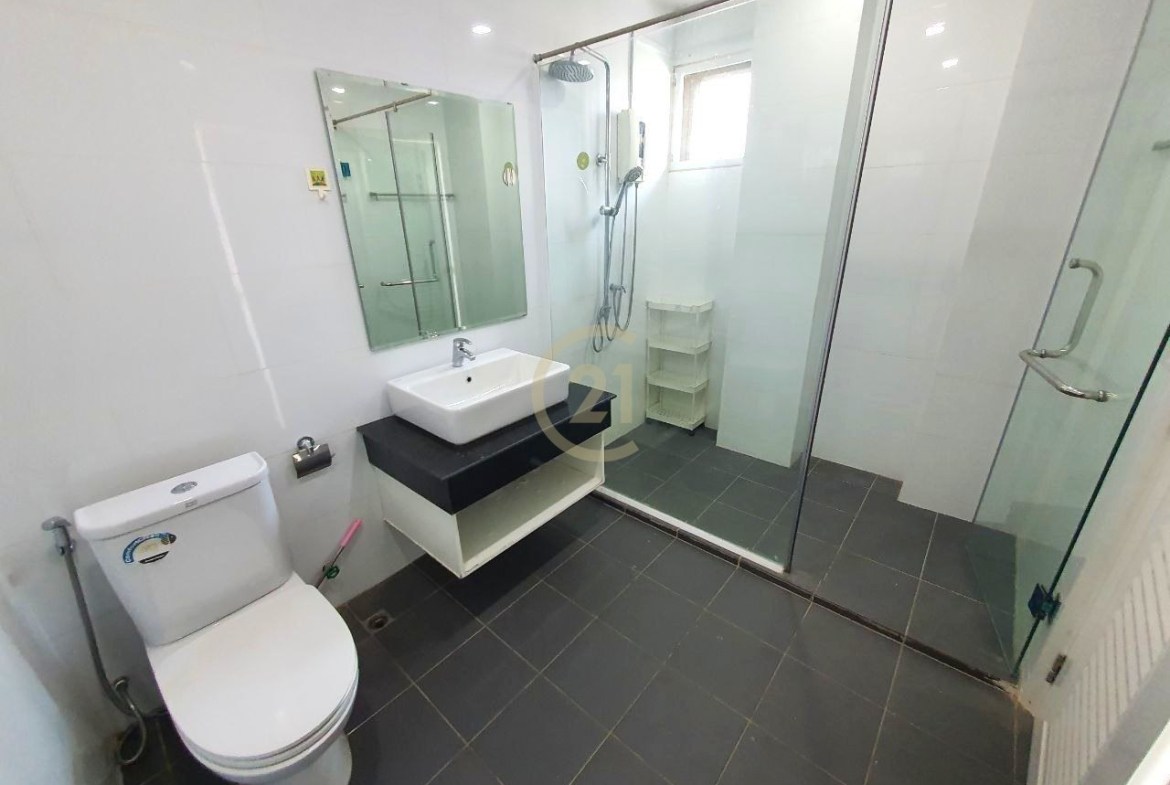 SPECIOUS THREE BEDROOM FOR RENT