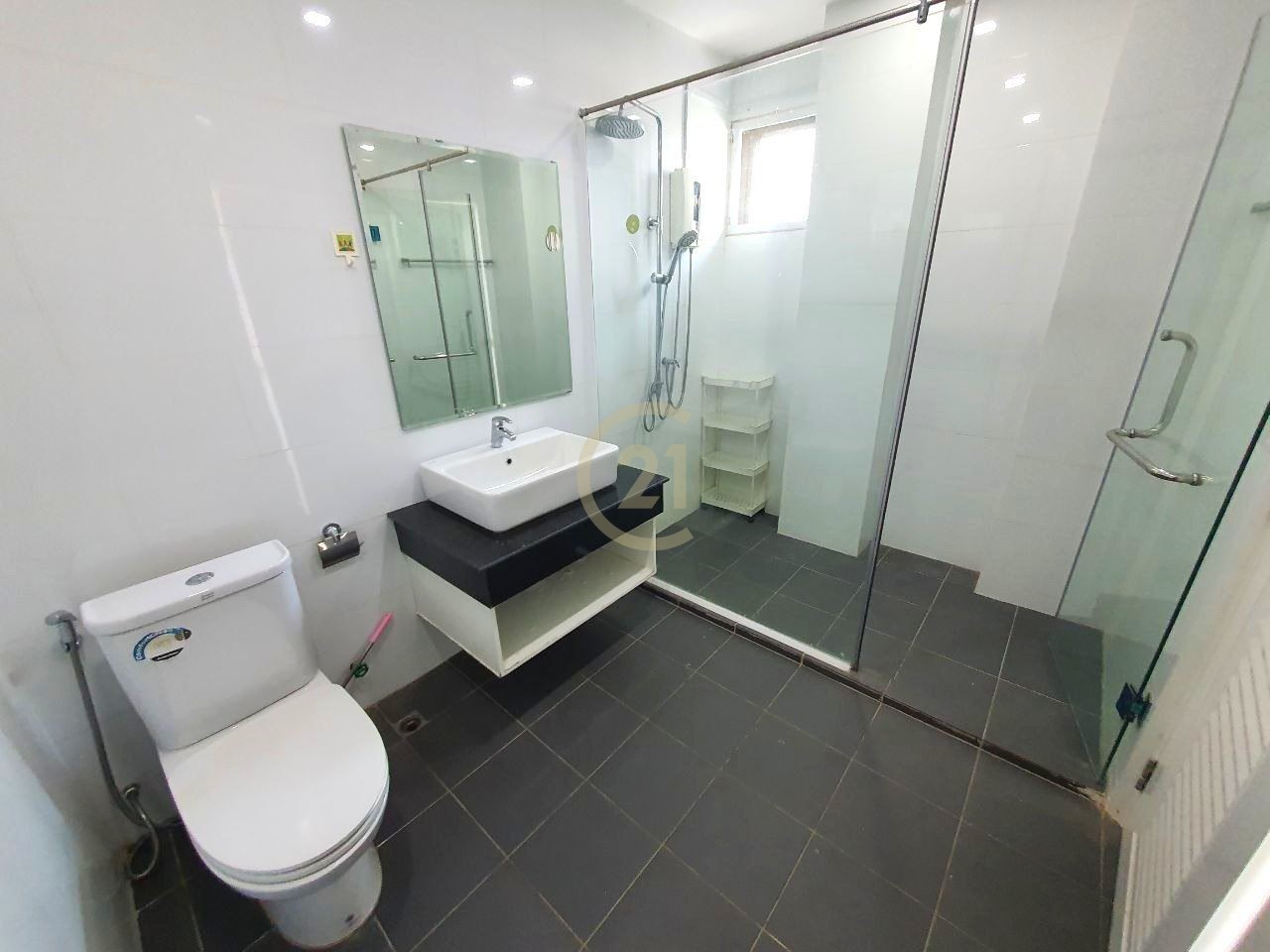 SPECIOUS THREE BEDROOM FOR RENT