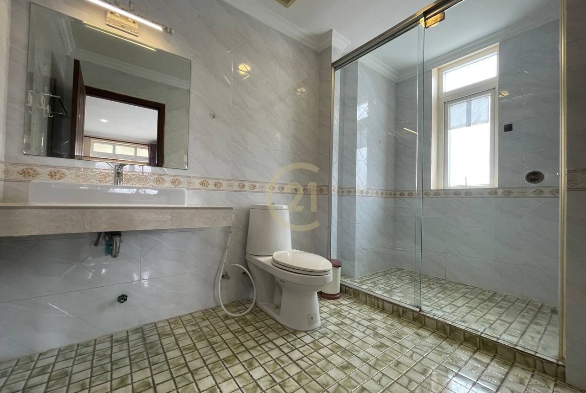 CLASSIC TWO BEDROOM FOR RENT