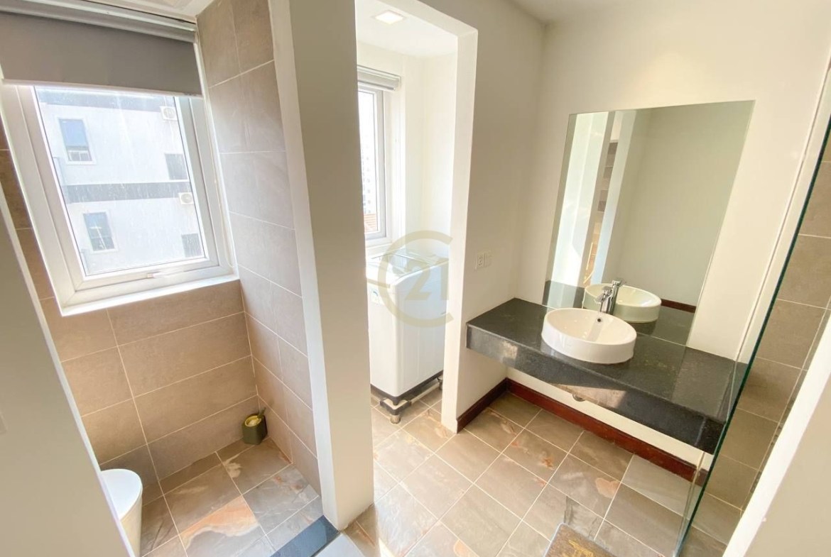 Stylish 2BR Duplex Apartment In Toul Tompung