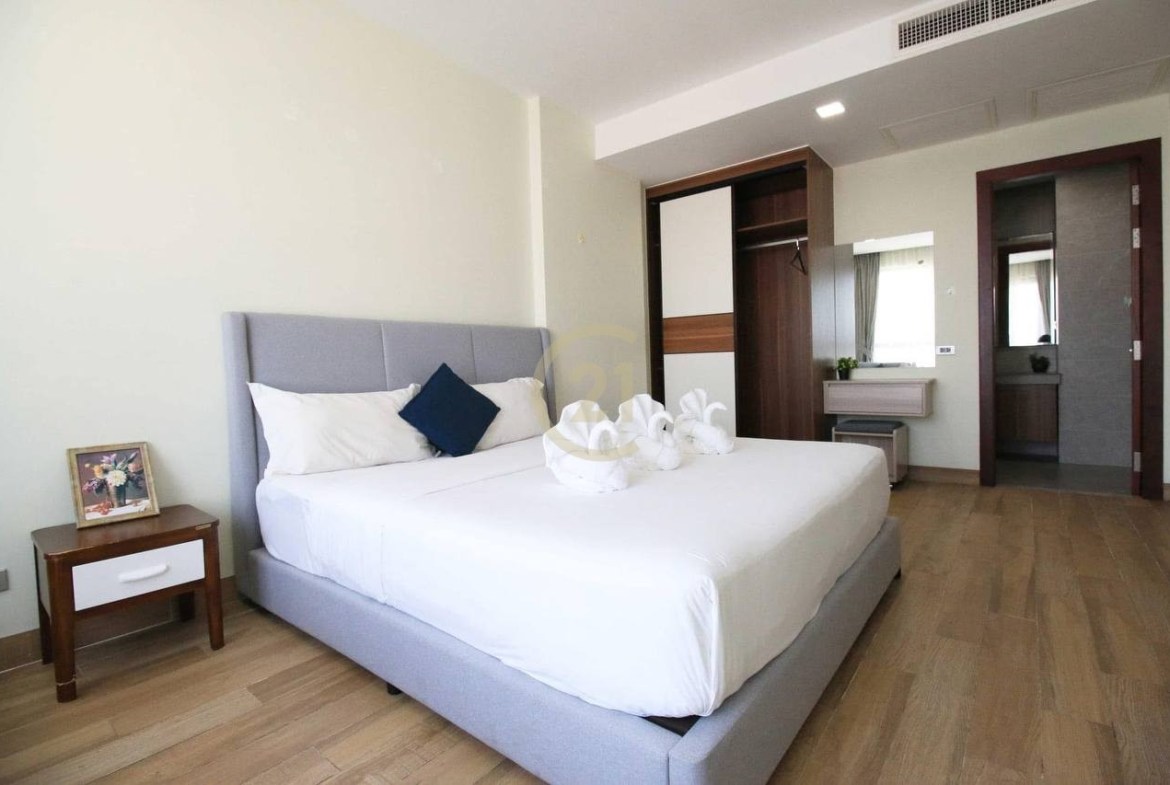 Modern 2-Bedroom Apartment with Pool & Gym | Toul Svay Prey