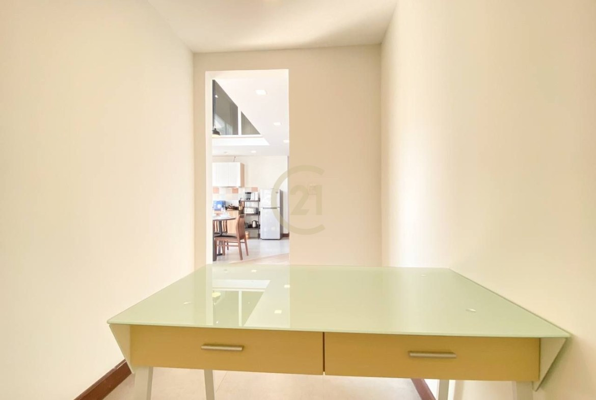Stylish 2BR Duplex Apartment In Toul Tompung