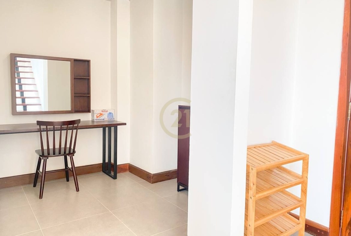 Stylish 2BR Duplex Apartment In Toul Tompung
