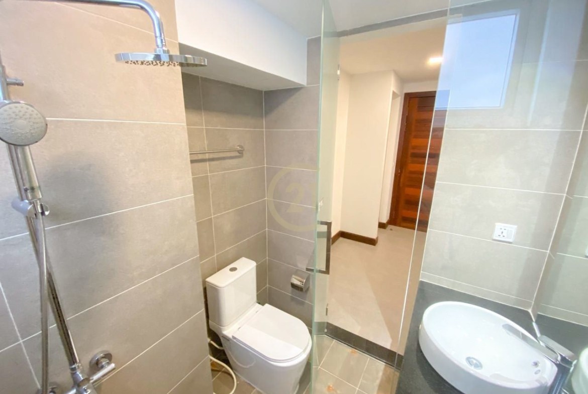 Modern Duplex 1BR with Pool & Rooftop Garden