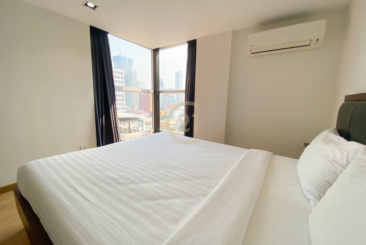 Stylish 2BR Duplex Apartment In Toul Tompung