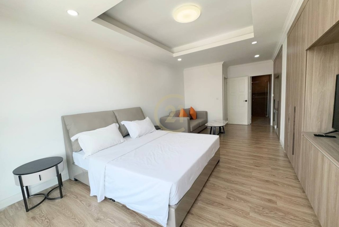 Spacious 3-BR Apartment with Full Facilities for Rent in BKK1
