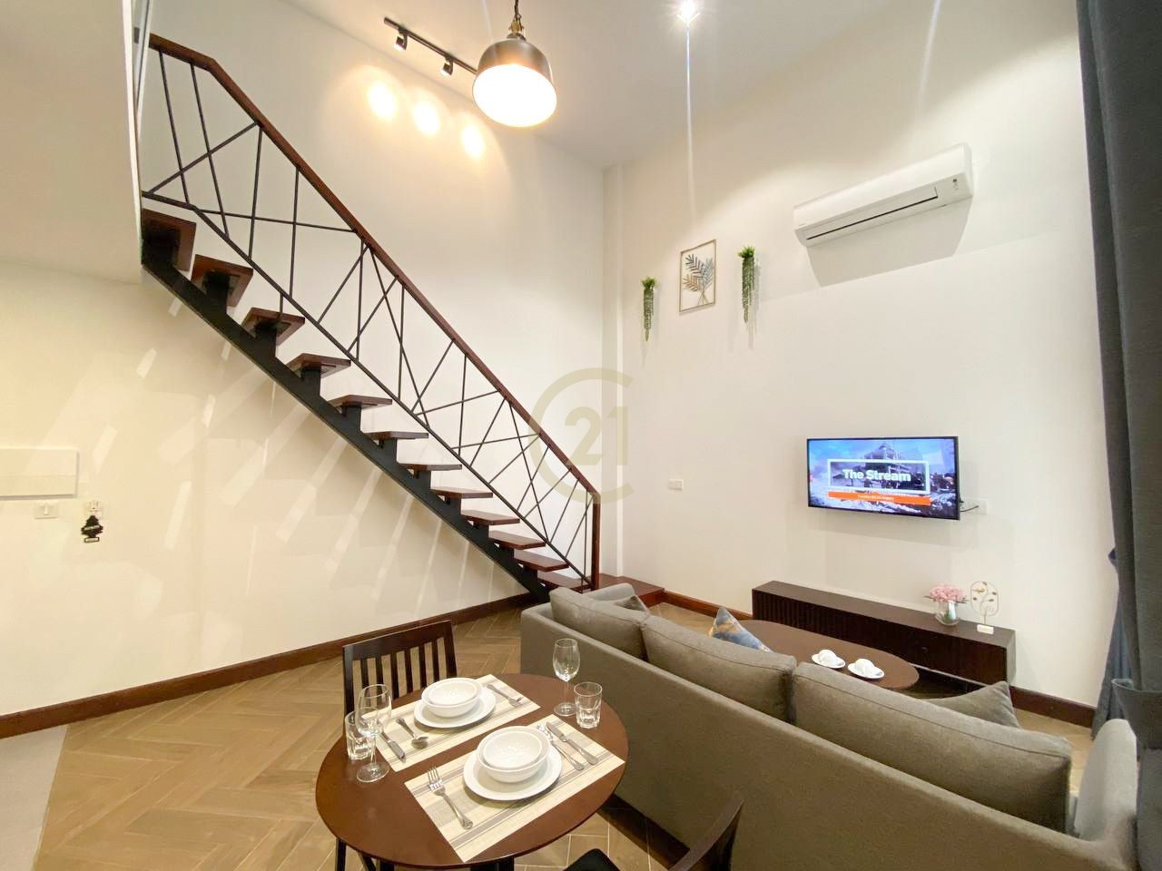 Modern Duplex 1BR with Pool & Rooftop Garden