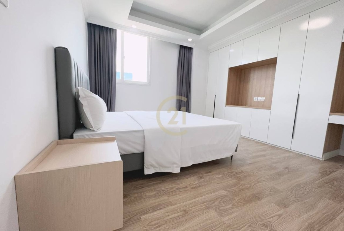Spacious 3-BR Apartment with Full Facilities for Rent in BKK1