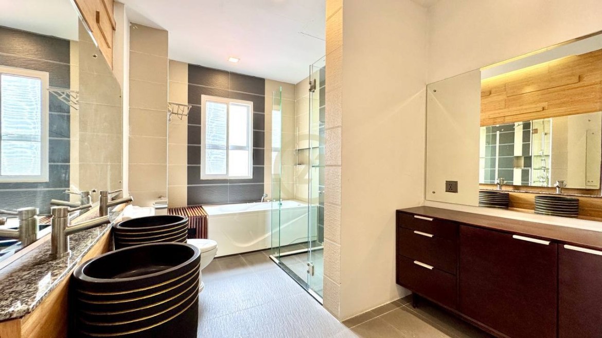 Spacious 3-BR Apartment with Premium Facilities in BKK1