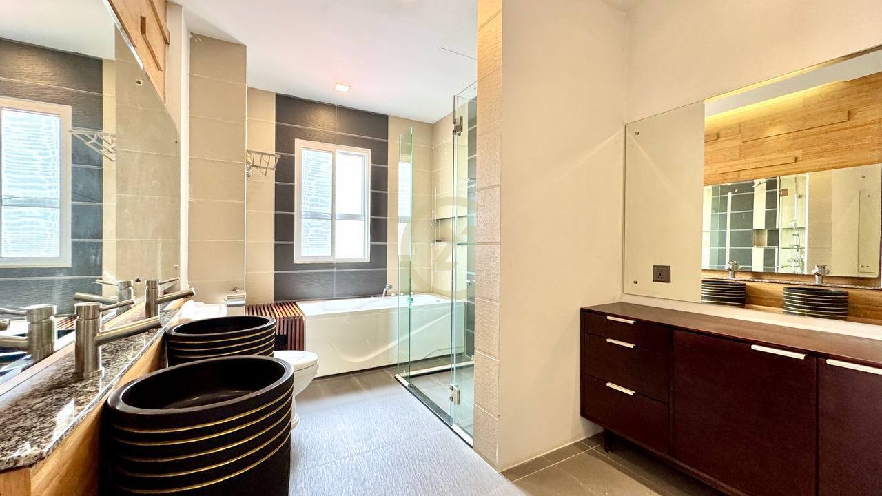 Spacious 3-BR Apartment with Premium Facilities in BKK1