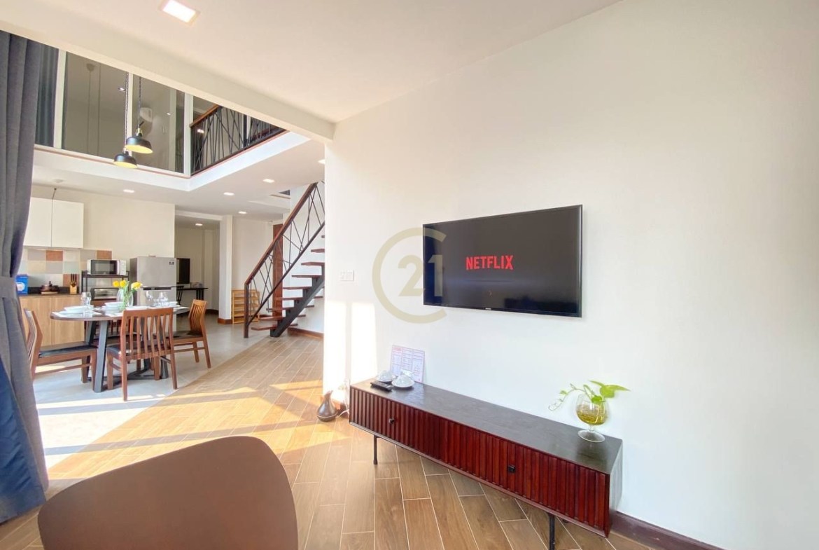 Stylish 2BR Duplex Apartment In Toul Tompung