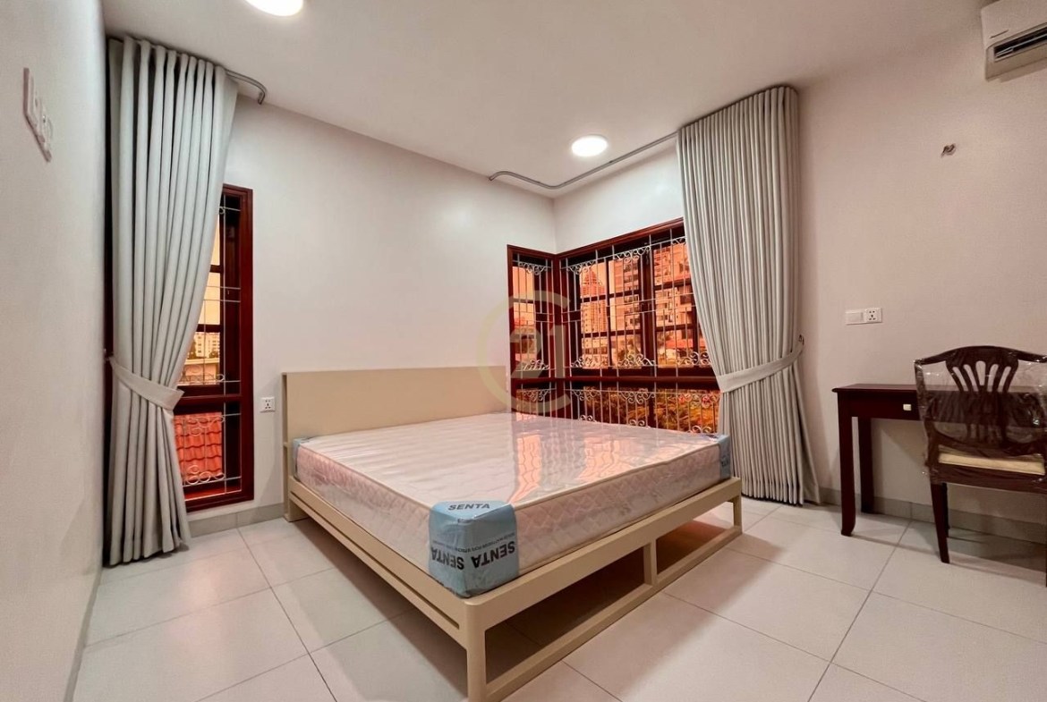 Luxury One Bedroom For Rent At BKK1