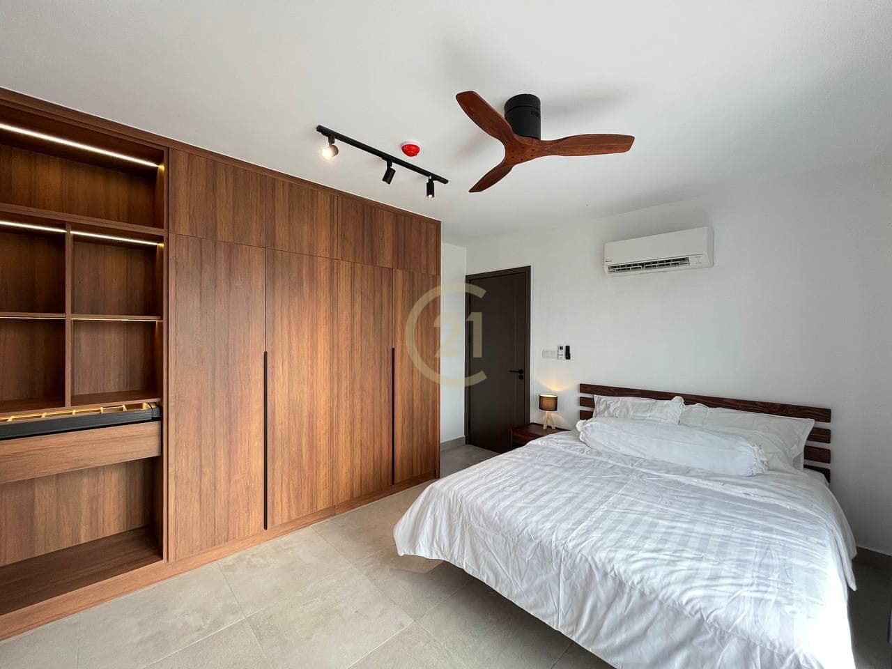 WESTERN TWO BEDROOM FOR RENT