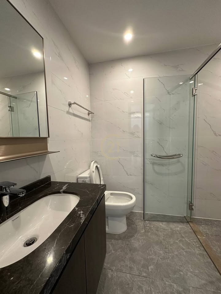 SPECIOUS THREE BEDROOM FOR RENT