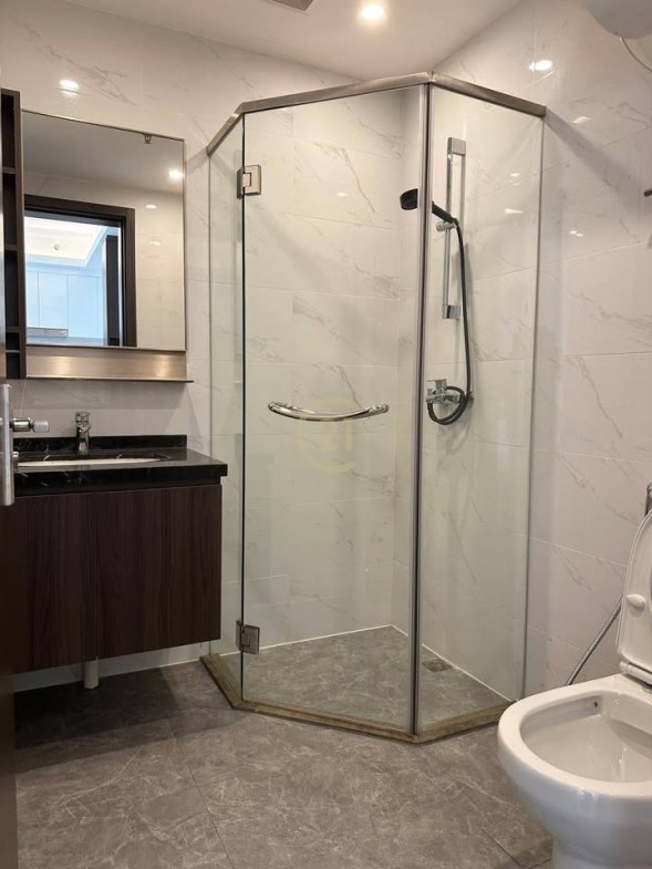 SPECIOUS THREE BEDROOM FOR RENT