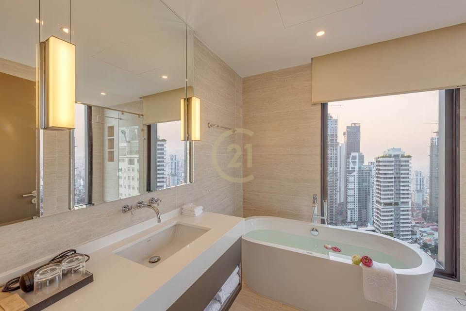 LUXURIOUS THREE BEDROOM FOR RENT