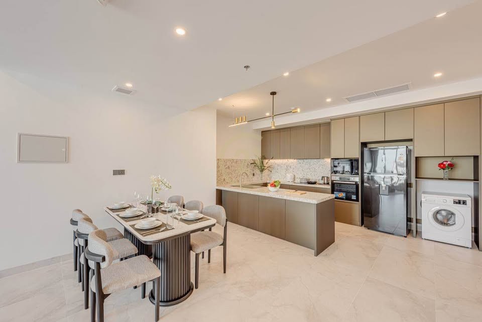 LUXURIOUS THREE BEDROOM FOR RENT