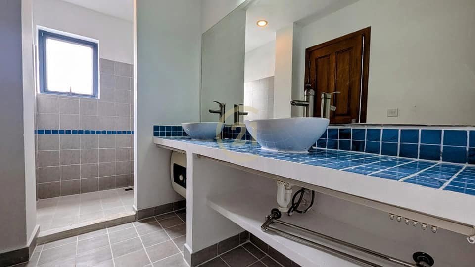 CLASSIC TWO BEDROOM FOR RENT