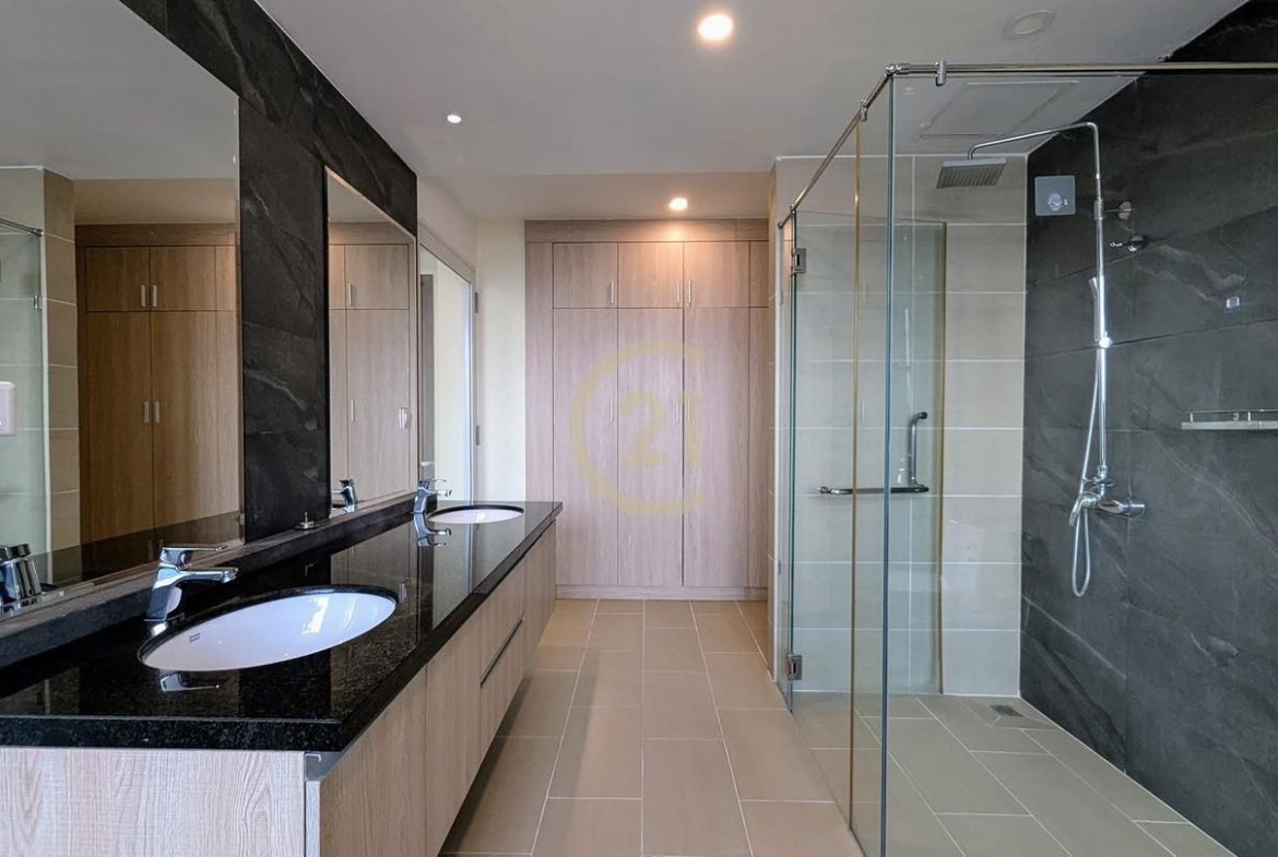 LUXURIOUS THREE BEDROOM FOR RENT
