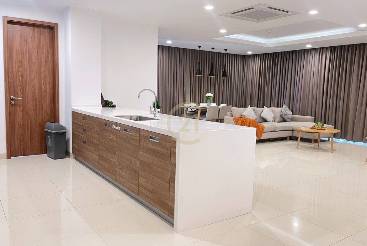 STYLISH THREE BEDROOM FOR RENT