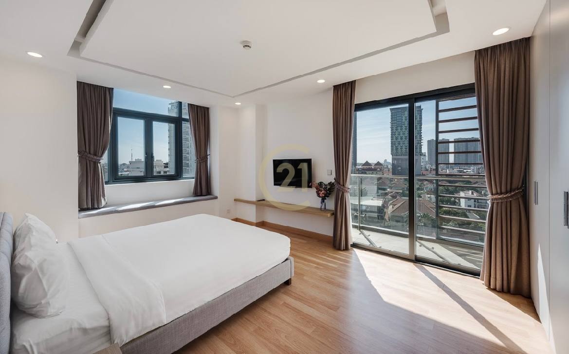 Luxury Two bedroom For rent at Tonle Bassac