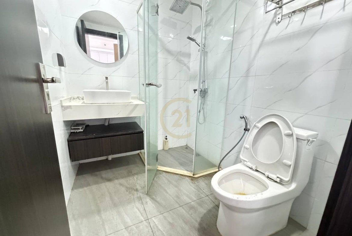 High Floor 3 Bedroom Condo For Rent at BKK1