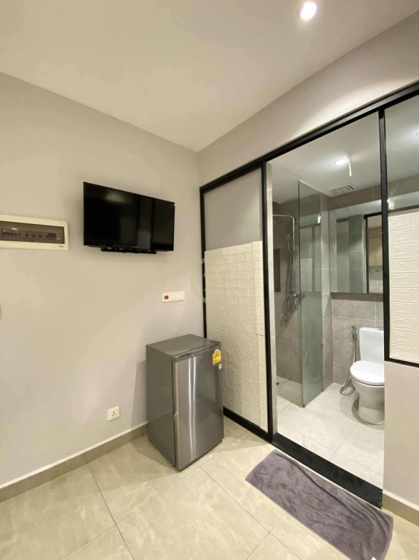 Condo Studio Room For Rent in Time Square 2