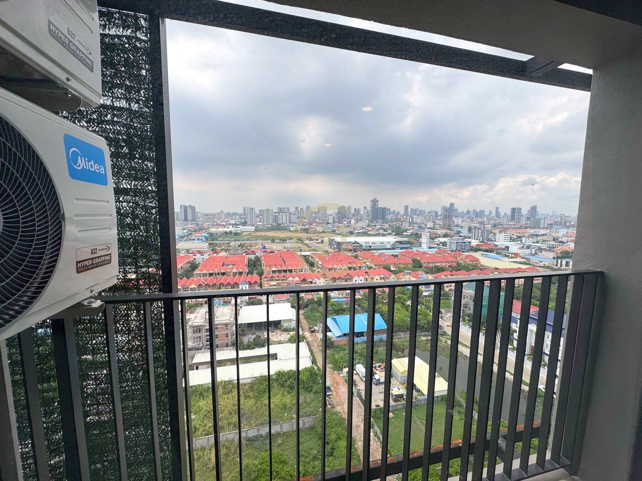 Modern 1 Bedroom For Rent at The Garden 2