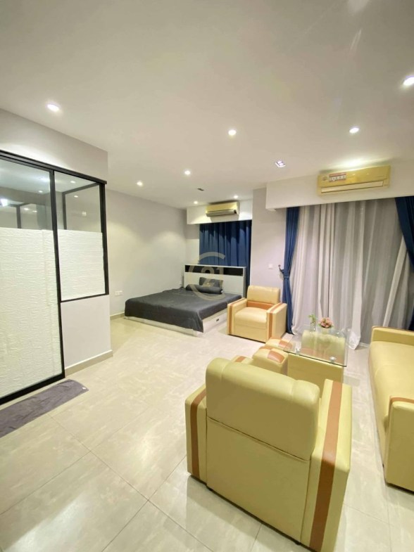 Condo Studio Room For Rent in Time Square 2