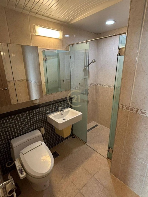 Luxury Two bedroom For Rent At BKK1