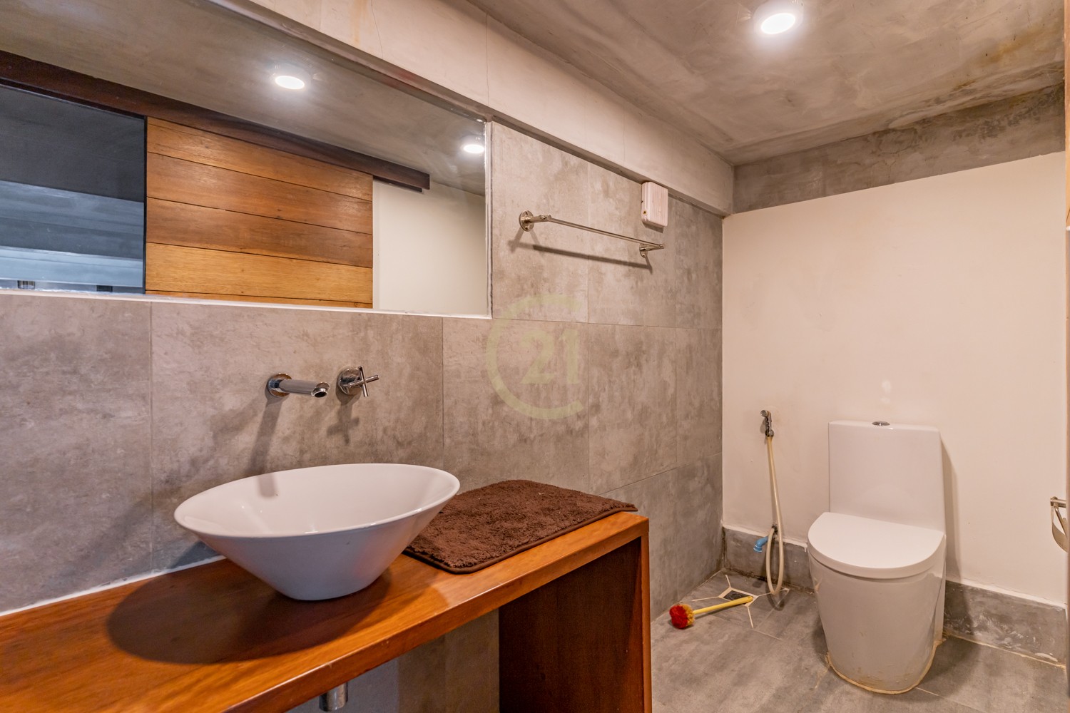 Renovated House 2 Bed For Rent at Doun Penh