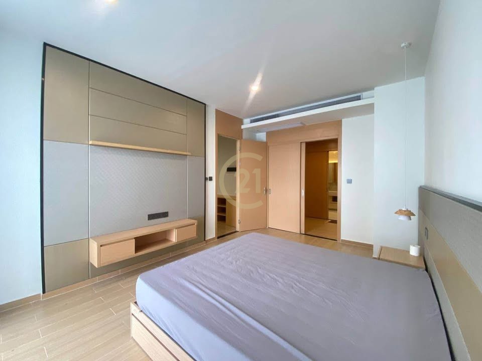 LOFT FOUR BEDROOM FOR RENT AT BKK1