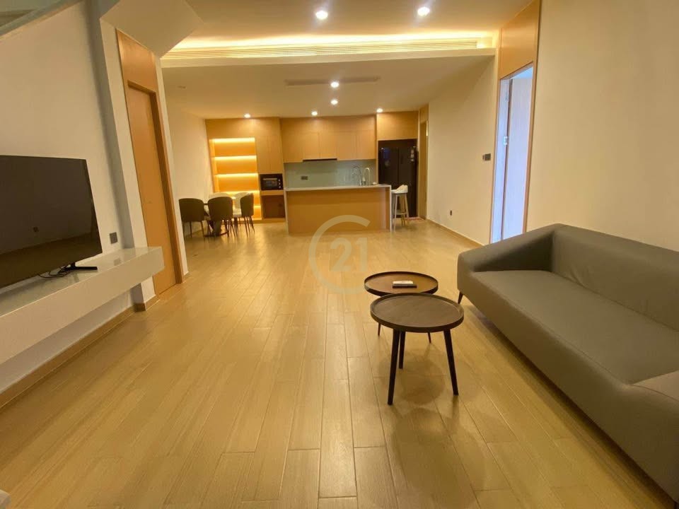 LOFT FOUR BEDROOM FOR RENT AT BKK1