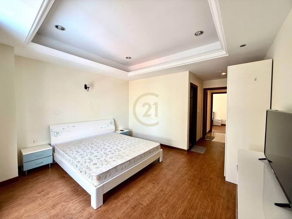 SPECIOUS TWO BEDROOM NEAR INDEPENDENCE