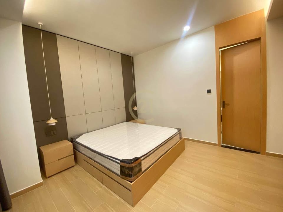 LOFT FOUR BEDROOM FOR RENT AT BKK1