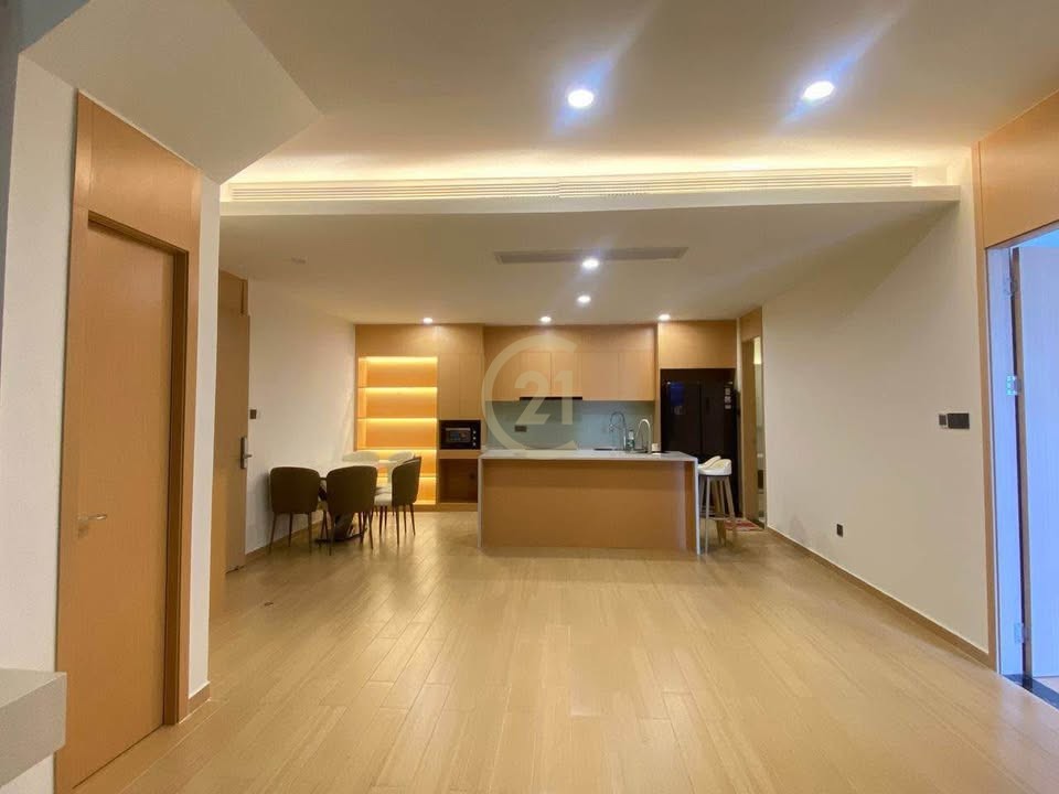 LOFT FOUR BEDROOM FOR RENT AT BKK1