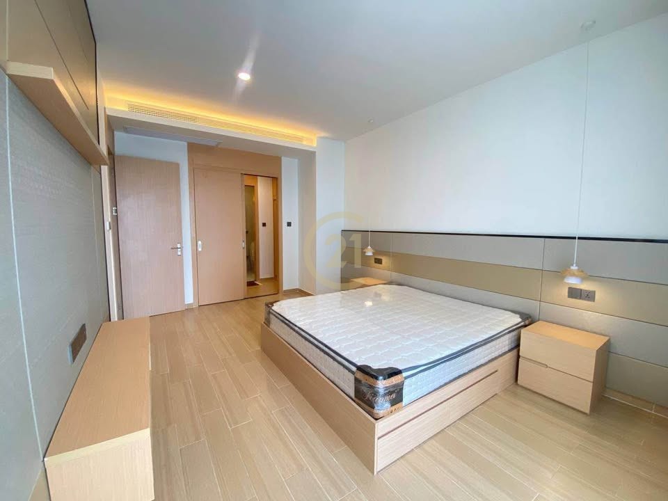 LOFT FOUR BEDROOM FOR RENT AT BKK1