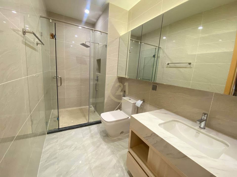 LOFT FOUR BEDROOM FOR RENT AT BKK1