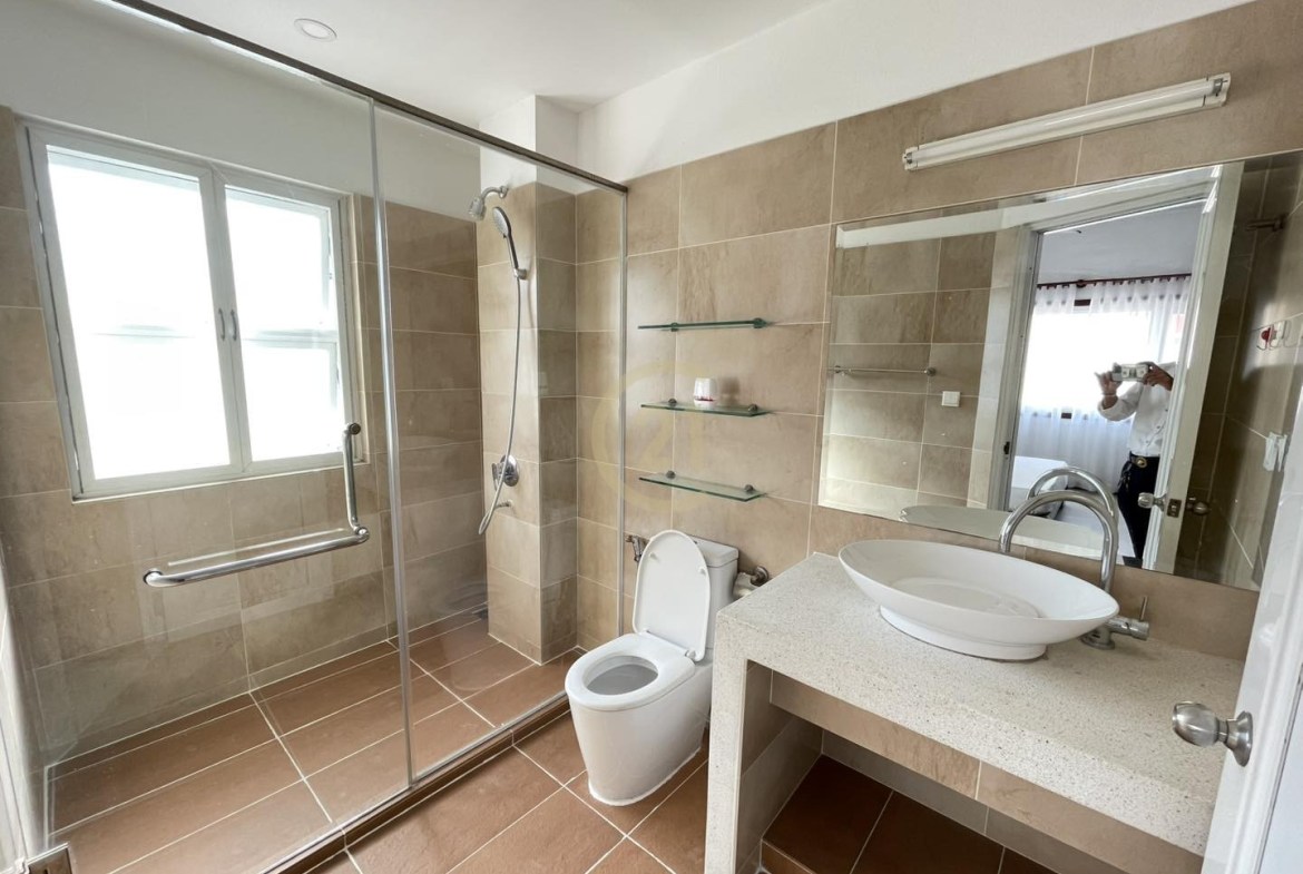 SPECIOUS THREE BEDROOM FOR RENT