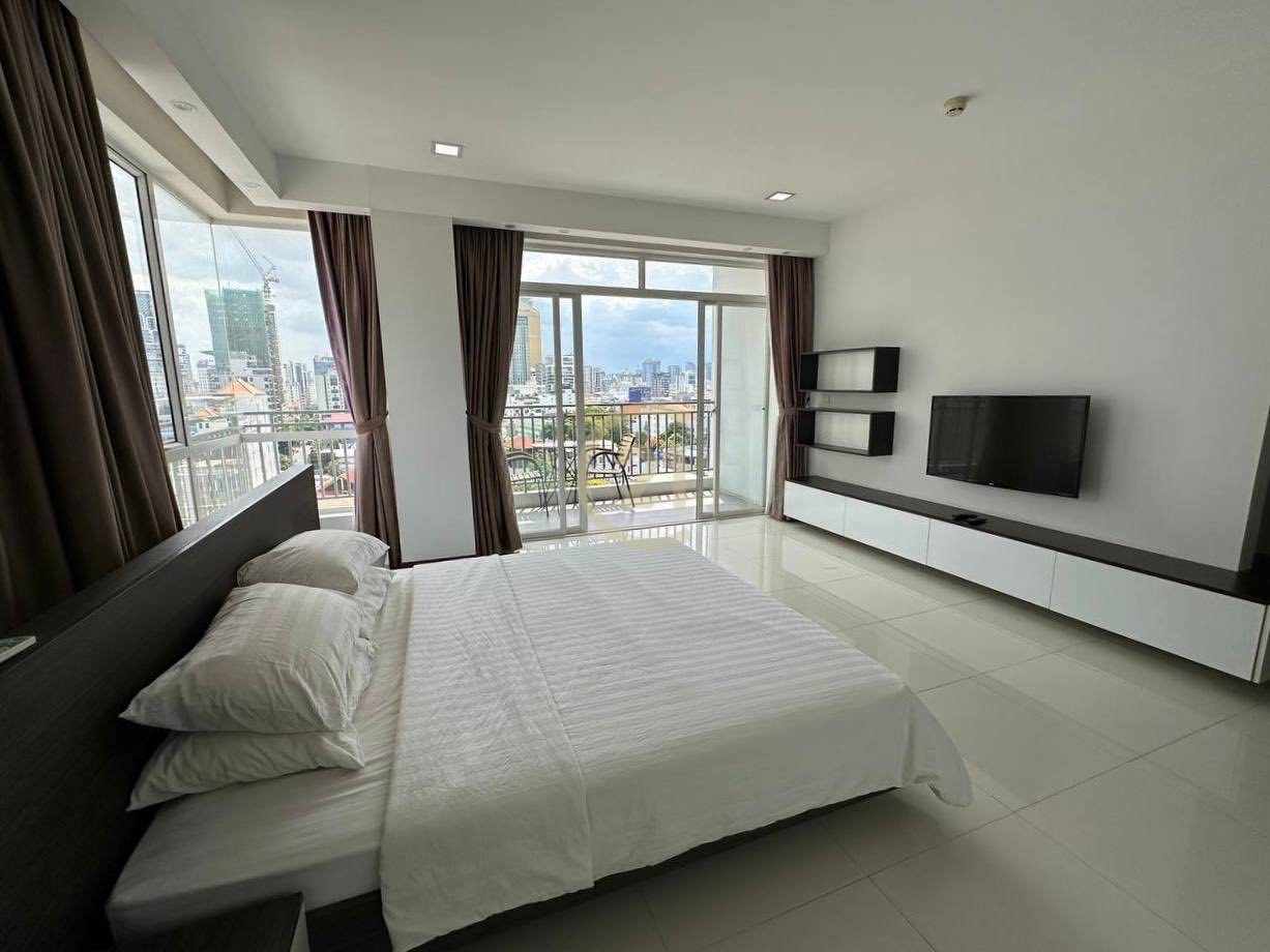 LUXURIOUS PENTHOUSE FOR RENT AT BASSAC LANE