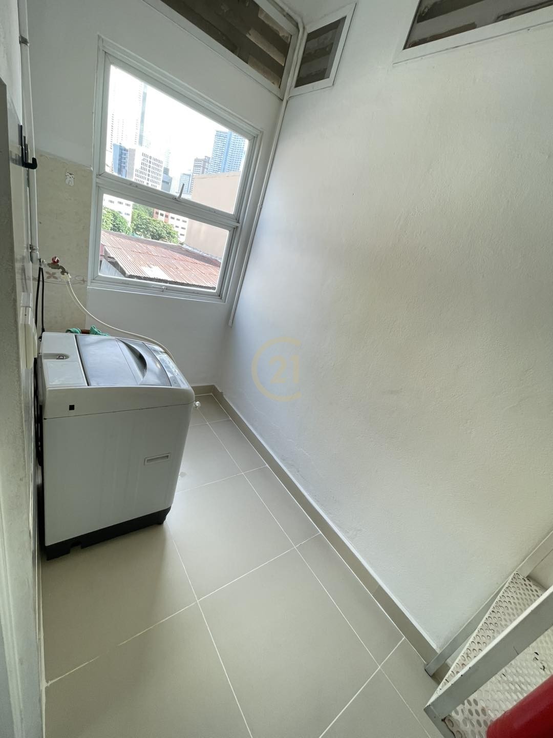 SPECIOUS THREE BEDROOM FOR RENT