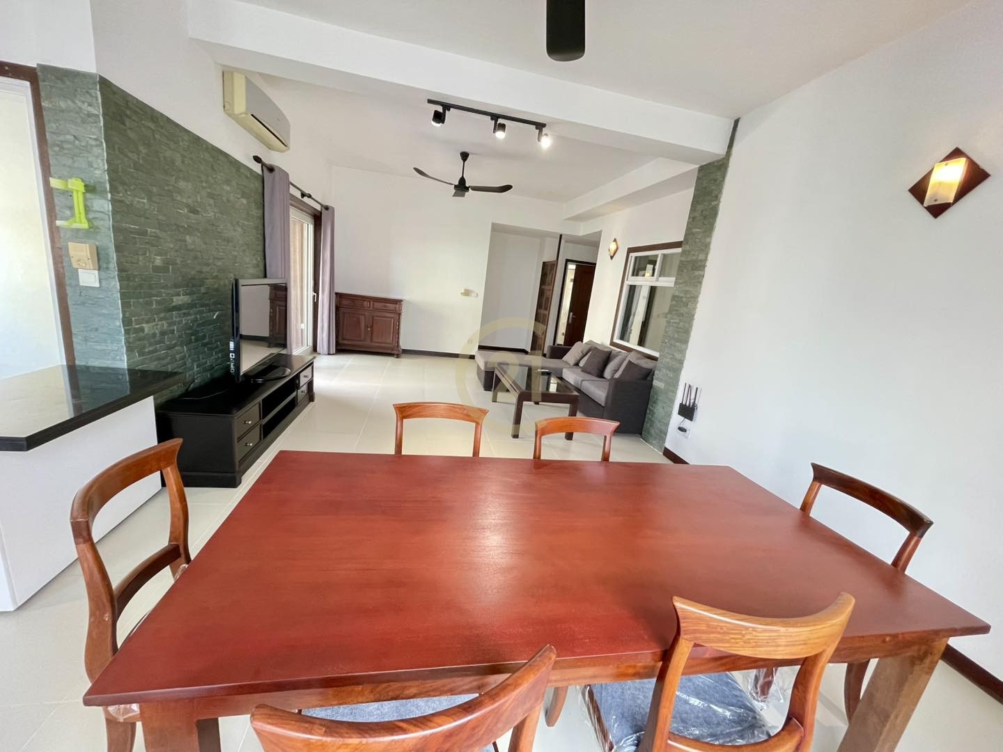 SPECIOUS THREE BEDROOM FOR RENT